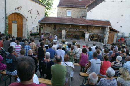 theatre-de-rue-charentenay-avec-les-soings-intensifs-le-17.07.14-2-e15a