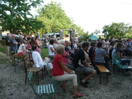 theatre-de-rue-rosey-avec-les-3t-le-31.07.14-e15a