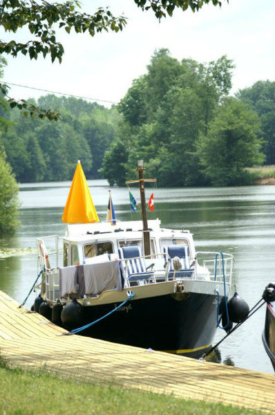 bateau-ponton-halte-fluviale-scey-sur-saone-e127