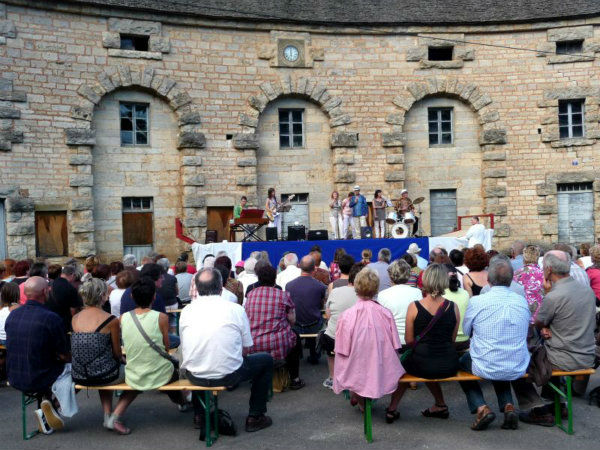 aperitif-concert-avec-voix-si-voix-la-aux-forges-de-baignes-bc49