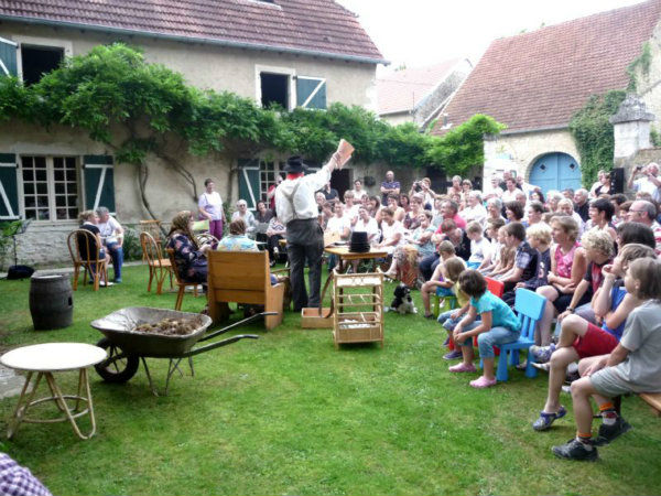 theatre-de-rue-au-cafe-a-vy-les-rupt-0c3b