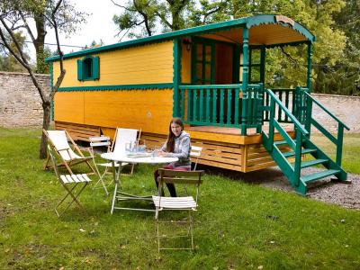 Roulotte du parc aux daims_d4ed56-c6219a7fab4244d8a376224022a26456-mv2